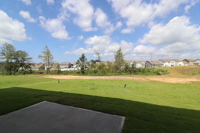 Building Photo - Spacious 4 bedroom in Belmont's Villages a...