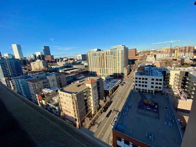 Building Photo - 300 W 11th Ave