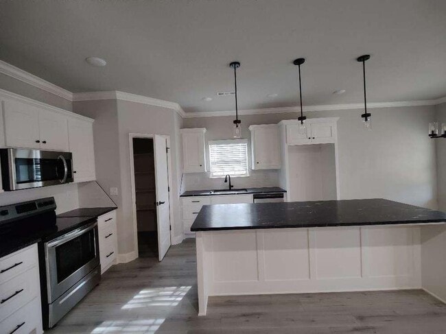 Building Photo - 19 Ventnor Cir