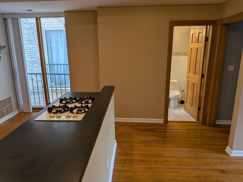 Bathroom - 1912 W Chase Ave