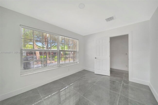 Building Photo - 840 NE 182nd St