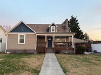 Building Photo - 146 E Park Dr