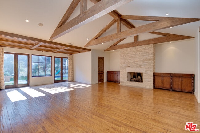 Building Photo - 9530 Hidden Valley Rd