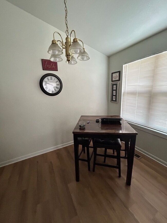 Building Photo - Geneseo Duplex