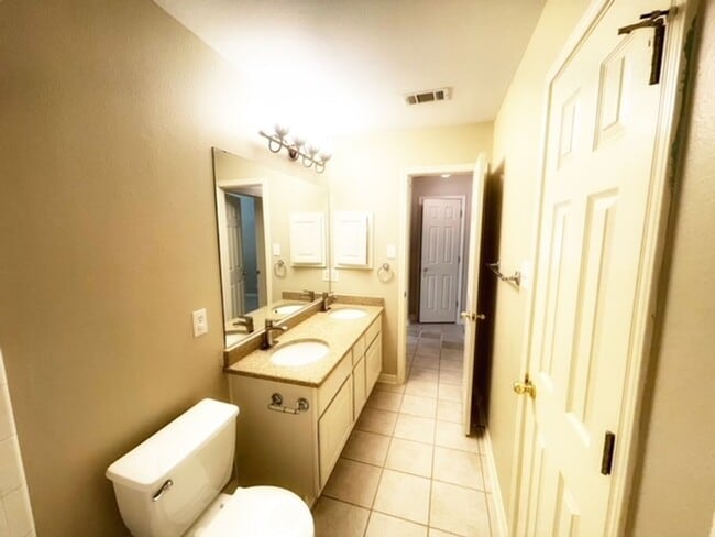 Building Photo - Fall in love with this Absolutely Beautiful 1 Story home in The Heights Of Stone Oak