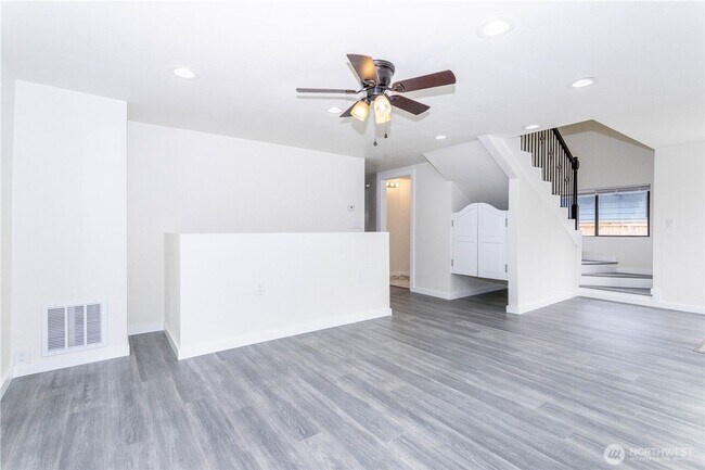 Building Photo - Beautifully Renovated 4-Bedroom Home in De...