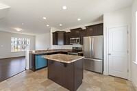 Building Photo - Luxury Townhome!