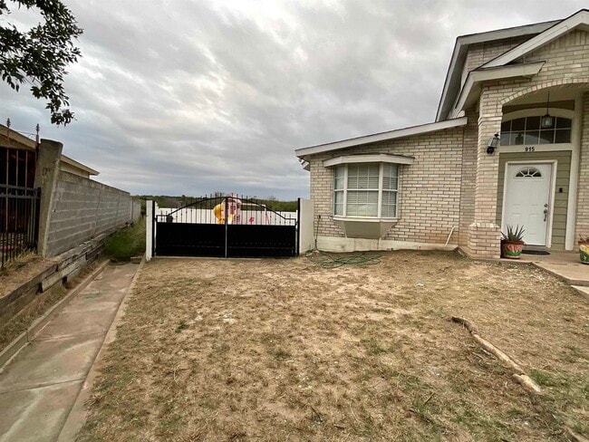 Building Photo - 915 Rutledge Dr