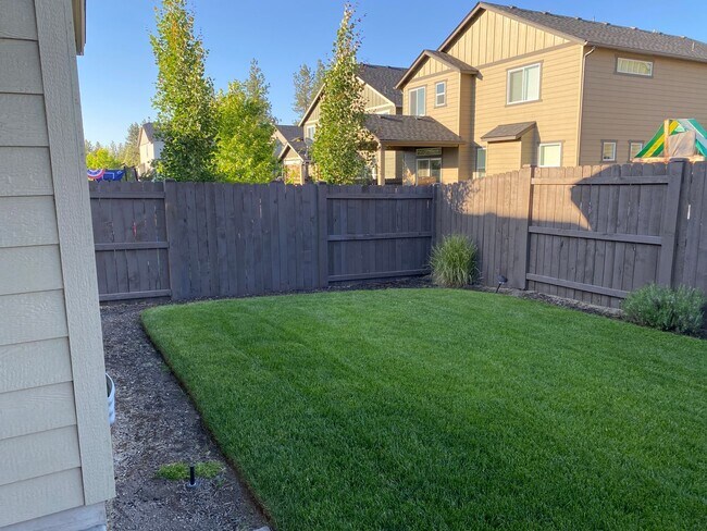 Building Photo - 3 BR home in Southeast Bend