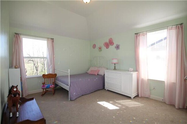 Building Photo - 4236 Longfellow Dr