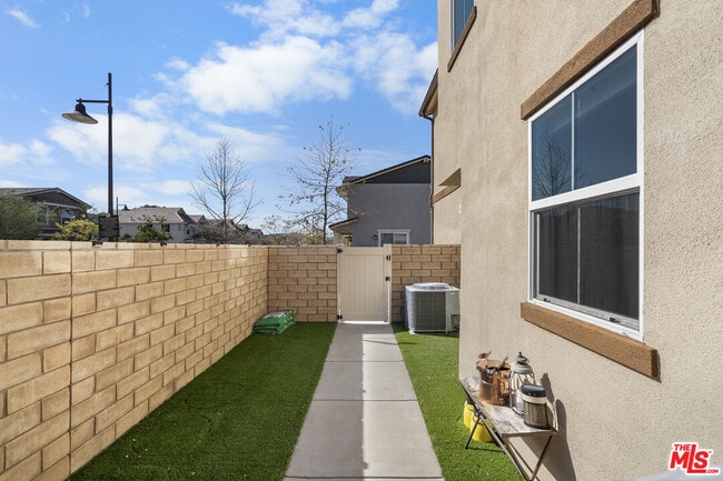 Building Photo - 27751 Dyer Wy