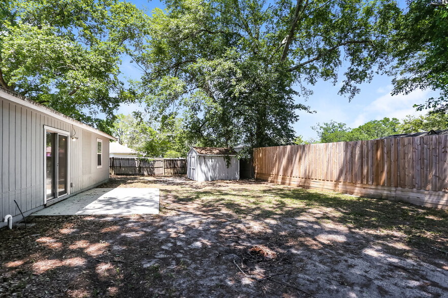 Building Photo - 2423 Scanlon Dr