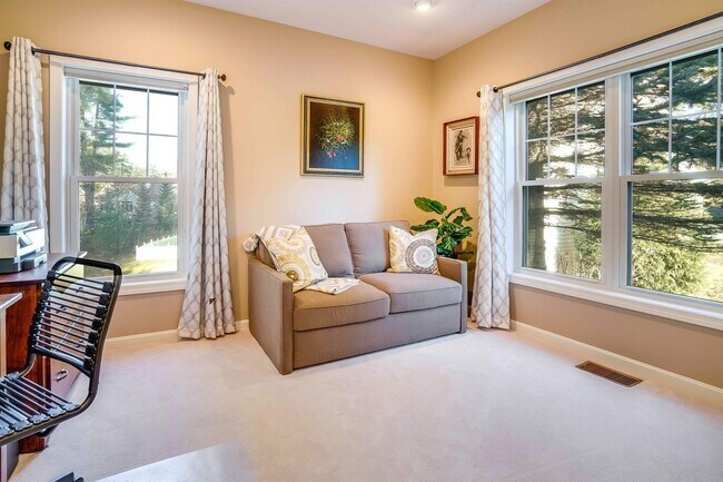 Building Photo - 7 Glen Ct