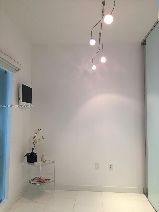 Building Photo - 900 Biscayne Blvd