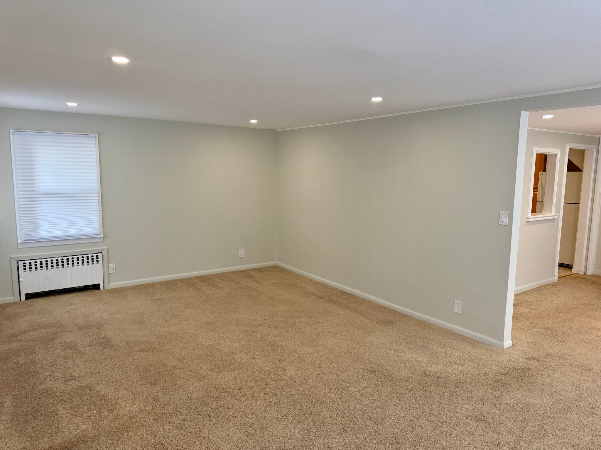 Building Photo - 0-17 Saddle River Rd