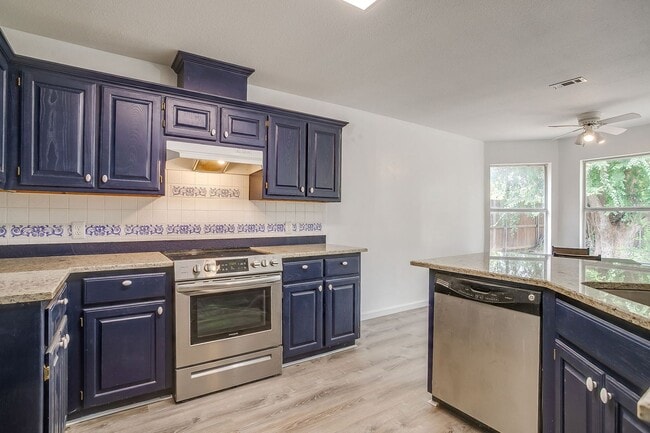 Building Photo - 1512 Clover Ln