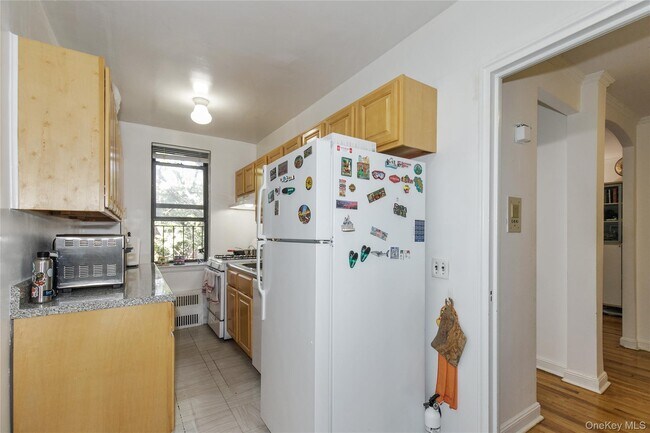 Building Photo - 150 S Middle Neck Rd
