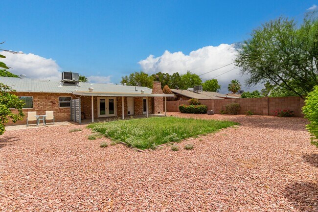 Building Photo - COMING SOON! Beautifully Remodeled 3 bedro...