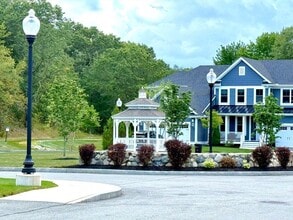 Building Photo - 7 Lily Pond Ln