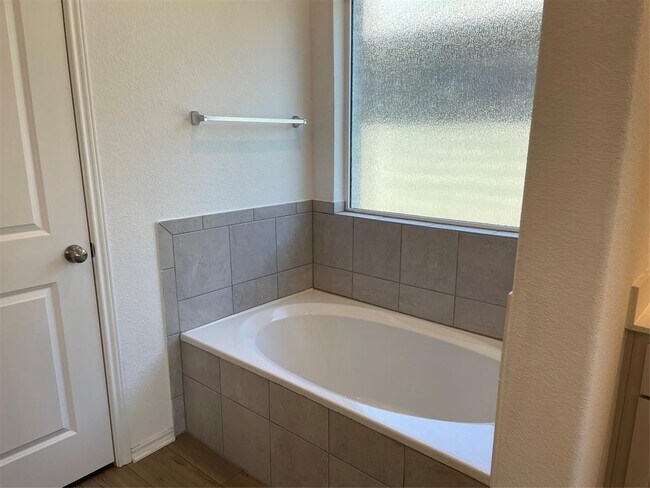 Building Photo - 129 Starflower Cv