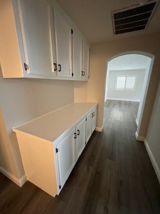 Building Photo - 8621 Willow Spring Ct