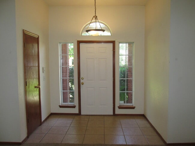 Building Photo - PRELEASING - July 2026 - (3) Bed/(2) Bath ...