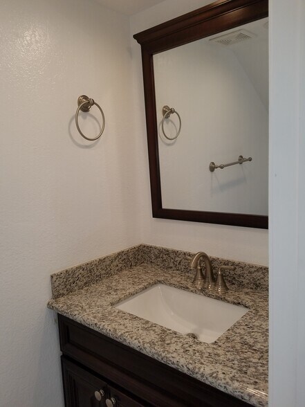 Building Photo - 792 Ferndale Ct