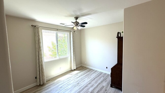 Building Photo - Beautiful 2 Bedroom 2 Bath Home in Four Seasons HOA