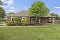 Building Photo - 1694 McLennan Crossing Rd