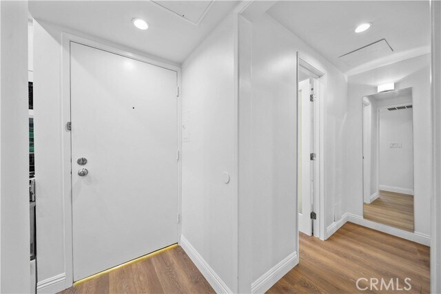 Building Photo - 950 Kings Rd
