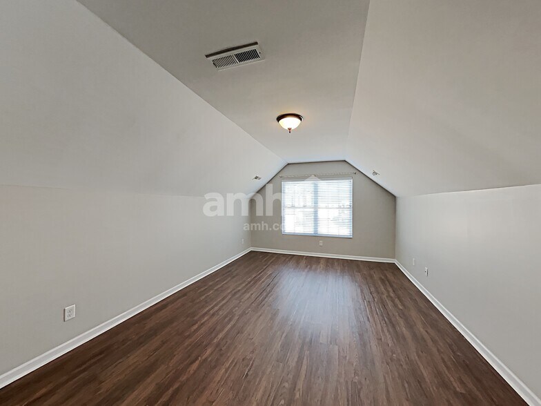 Building Photo - 1015 Green Terra Rd