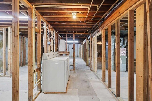 Building Photo - 3582 Cloudland Dr