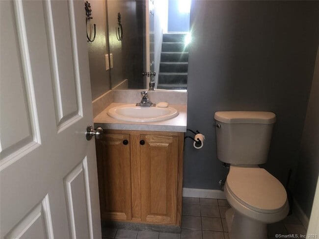 Building Photo - 560 Silver Sands Rd