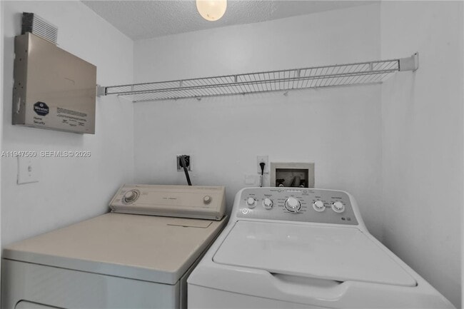 Building Photo - 9193 Fontainebleau Blvd