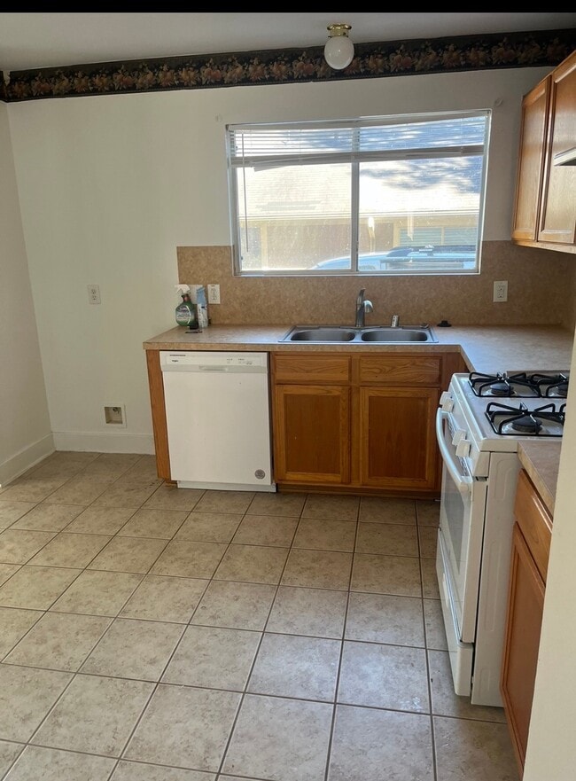 Building Photo - 809 Dragonfly Dr