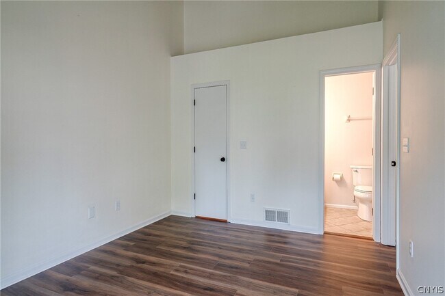 Building Photo - 2404 Pipers Ct