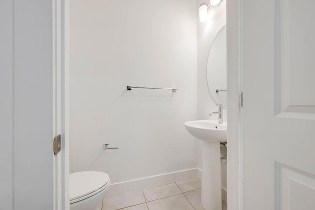 Building Photo - 210 Preserve Trl S