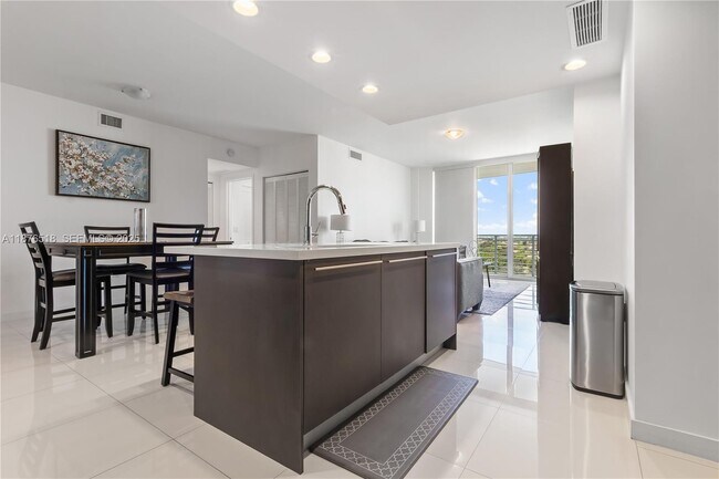 Building Photo - 7875 NW 107th Ave