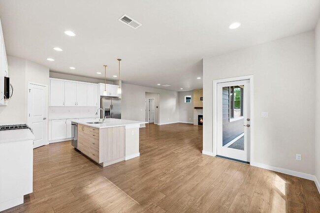 Building Photo - Modern 4-Bedroom Yelm Home with Covered Patio, Outdoor Fireplace & Office/Flex Space!