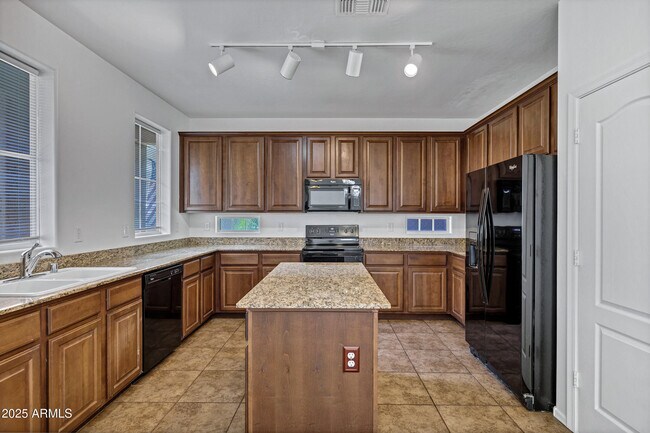 Building Photo - 10132 E Isleta Ave