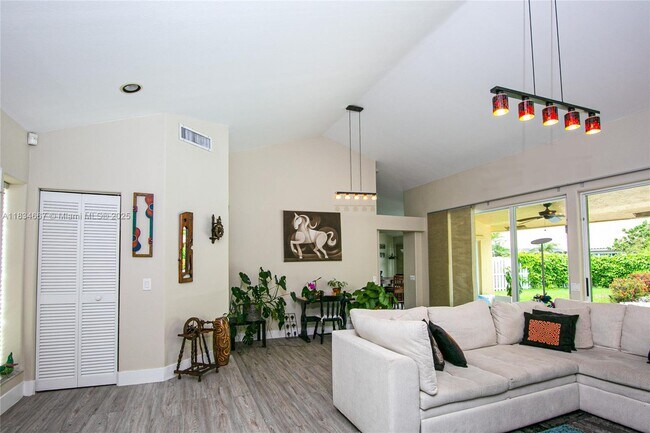 Building Photo - 1049 Laguna Springs Dr