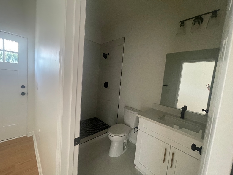 Building Photo - 415 6th Ave