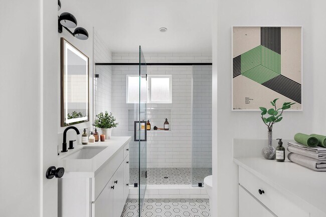 Interior Photo - 5606 Lexington Ave