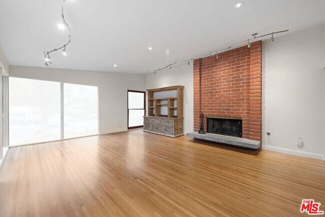Building Photo - 16141 Bayberry Pl