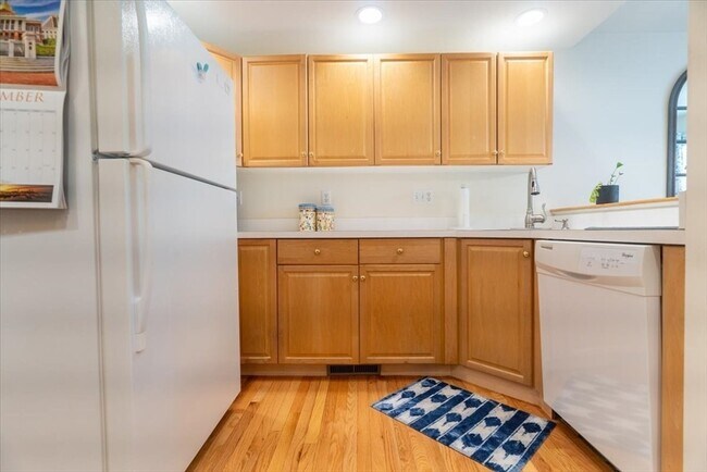 Building Photo - 68 Village Dr