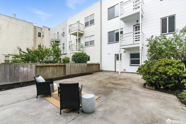 Building Photo - 1204 Funston Ave