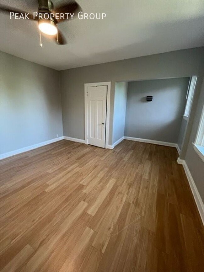 Building Photo - 2560 Woodburn Ave