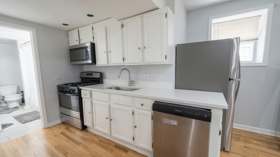 Building Photo - 959 N Wolcott Ave