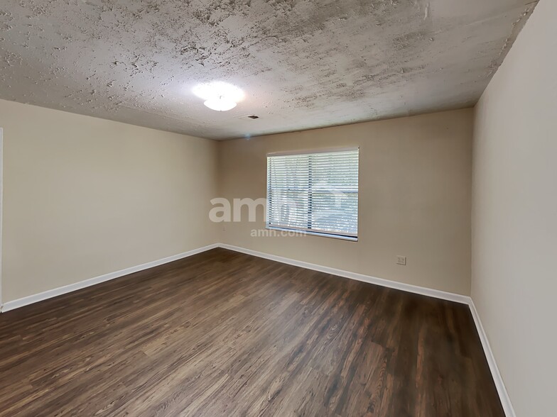 Building Photo - 4758 Jamerson Forest Cir