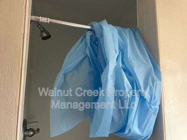 Building Photo - 6968 Lake Ave